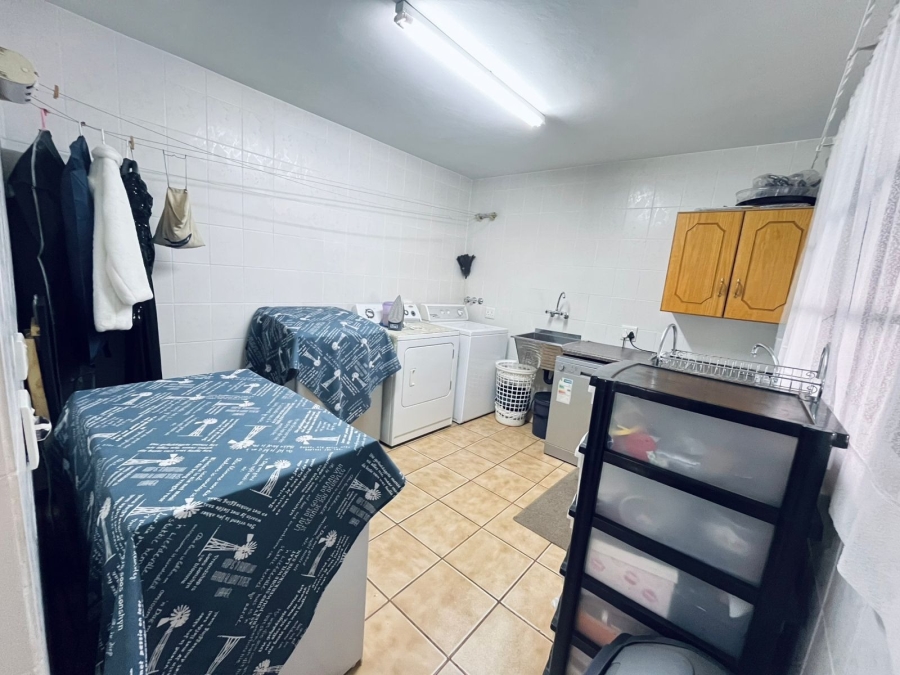 4 Bedroom Property for Sale in Oos Einde North West